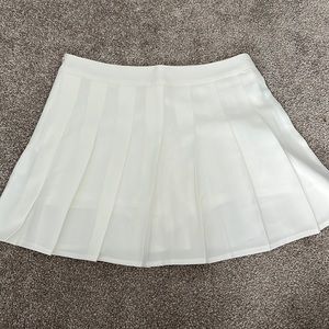 White Pleated Tennis Skirt with Built-In Shorts Underneath // Size XL (fits M)